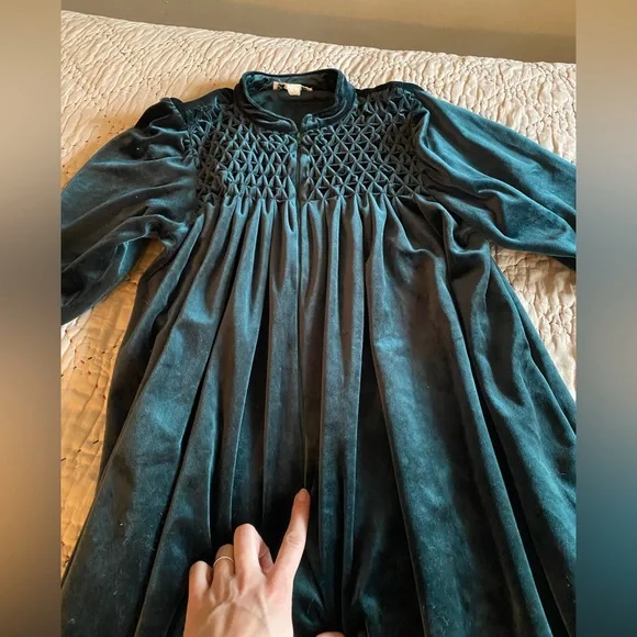 Vintage Green Velvety Nighdress - Picture 5 of 5